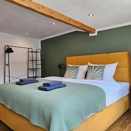 Birdhouse - Big Living For 12 With Two Terraces, Bbqs, Kicker, Fitness * Marburg