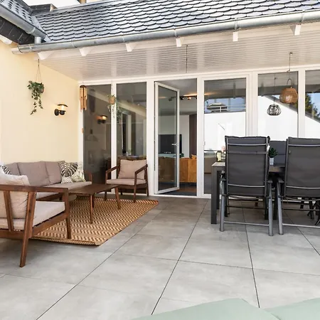 Hébergement de vacances Birdhouse - Big Living For 12 With Two Terraces, Bbqs, Kicker, Fitness