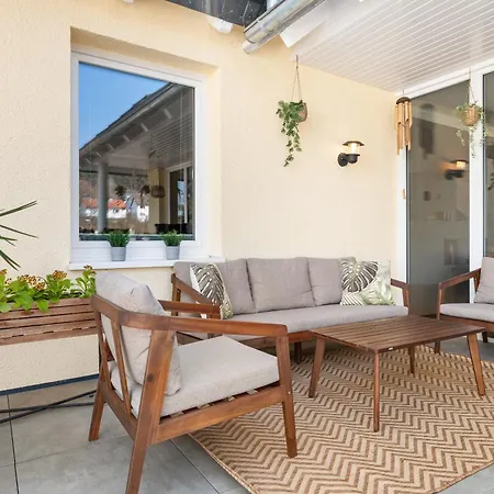 Birdhouse - Big Living For 12 With Two Terraces, Bbqs, Kicker, Fitness