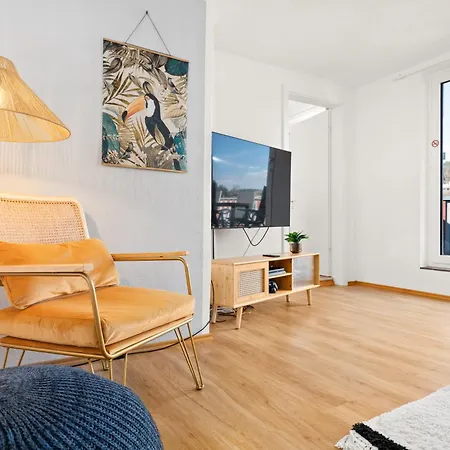 Birdhouse - Big Living For 12 With Two Terraces, Bbqs, Kicker, Fitness Marburg
