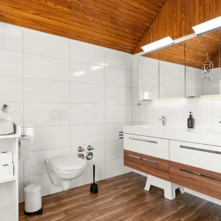 Birdhouse - Big Living For 12 With Two Terraces, Bbqs, Kicker, Fitness *