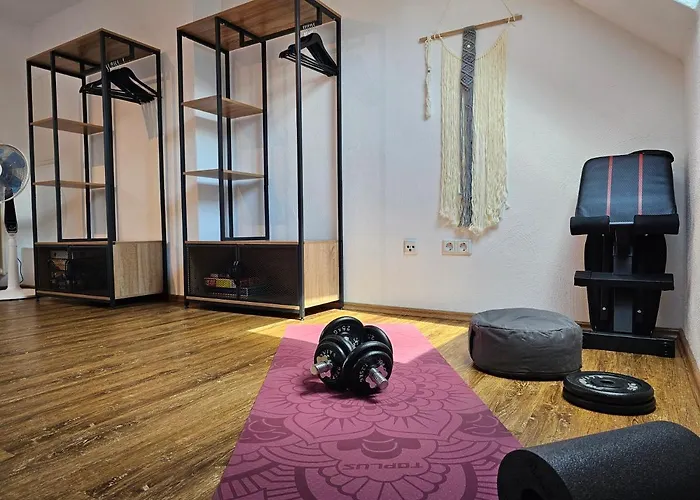 Birdhouse - Big Living For 12 With Two Terraces, Bbqs, Kicker, Fitness *