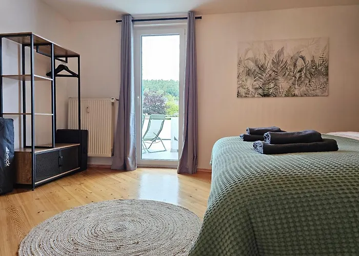 Birdhouse - Big Living For 12 With Two Terraces, Bbqs, Kicker, Fitness