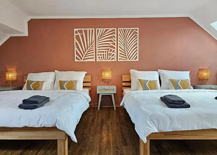 Birdhouse - Big Living For 12 With Two Terraces, Bbqs, Kicker, Fitness Nyaraló *