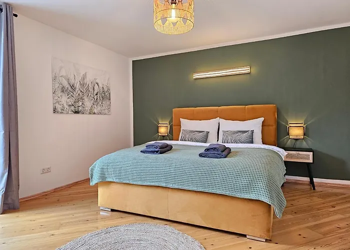 Birdhouse - Big Living For 12 With Two Terraces, Bbqs, Kicker, Fitness Nyaraló *