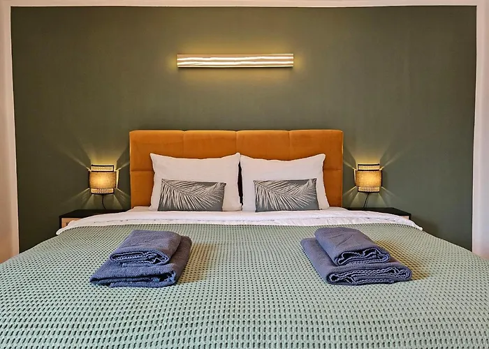 Birdhouse - Big Living For 12 With Two Terraces, Bbqs, Kicker, Fitness Nyaraló *